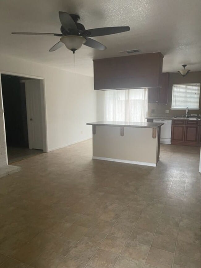 Foto del edificio - Available Now! 1460 Linden Way, Manteca [4...