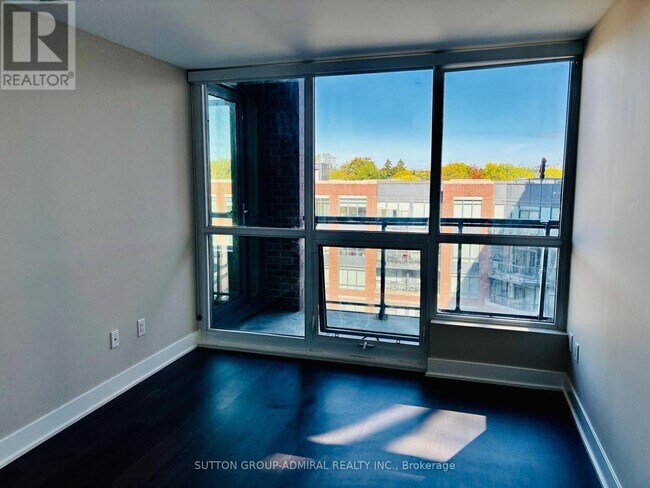 Photo du bâtiment - 7608 Yonge St