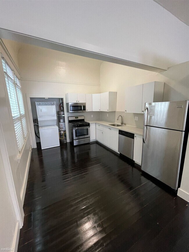 Building Photo - Studio, 1 bath 4plex - 3841A Market St A