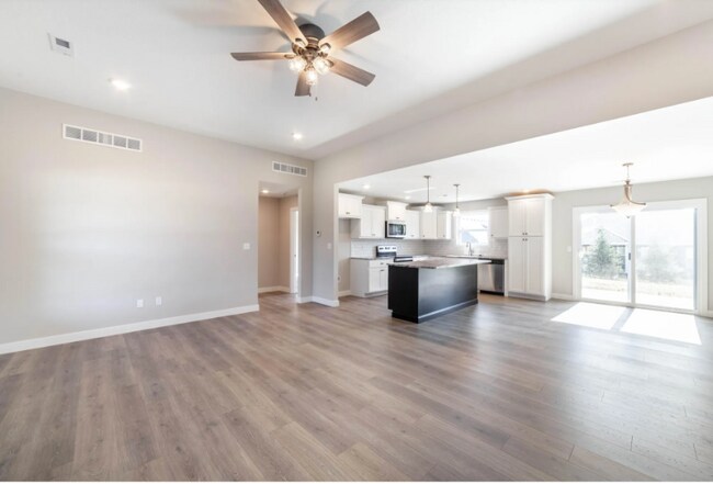 Foto del edificio - 2124 Brengman Dr