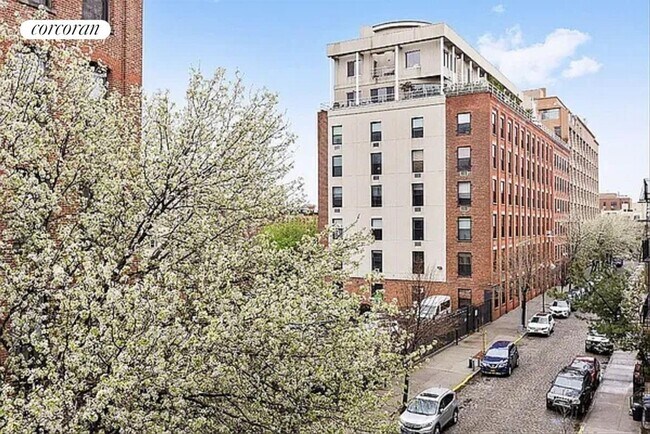 Building Photo - 16 Tiffany Pl