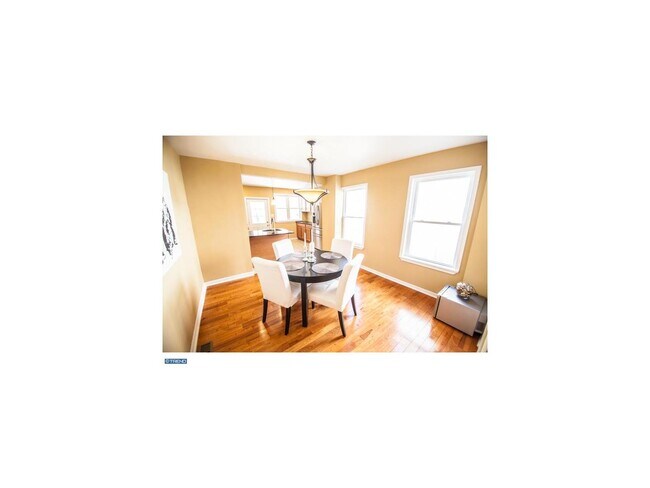 Comedor - 703 E Hector St