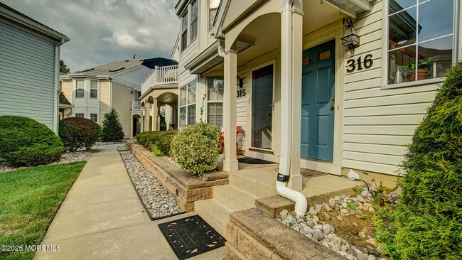Building Photo - 316 Tulip Ln