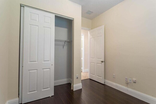 Foto del edificio - 6072 NW 116th Dr