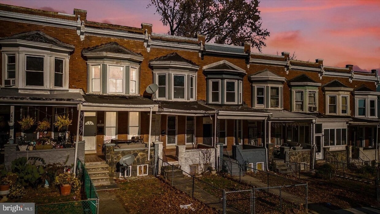 Newly Renovated 4BR/2BA Family Home in Win... - Newly Renovated Townhouse