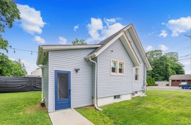 Building Photo - 8 Rosewood Ave