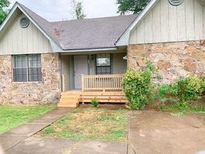Building Photo - 2310 Tyler St