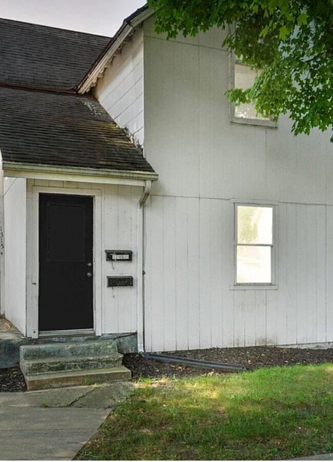 Building Photo - 1315 Huestis Ave
