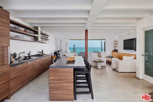 Foto del edificio - 21562 E Pacific Coast Hwy