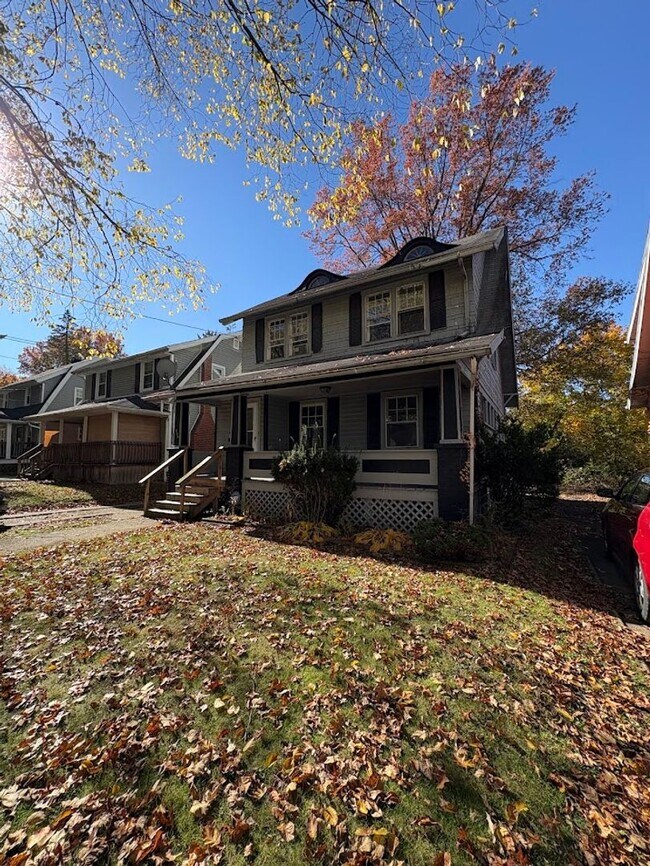 Building Photo - Three bedroom two bathroom home for rent