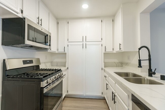 Interior Photo - 315 South Virgil Ave