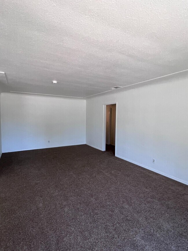 Foto del edificio - 2905 E Lamona Ave
