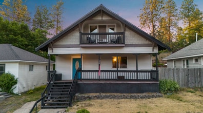 Building Photo - 719 E 9th Ave