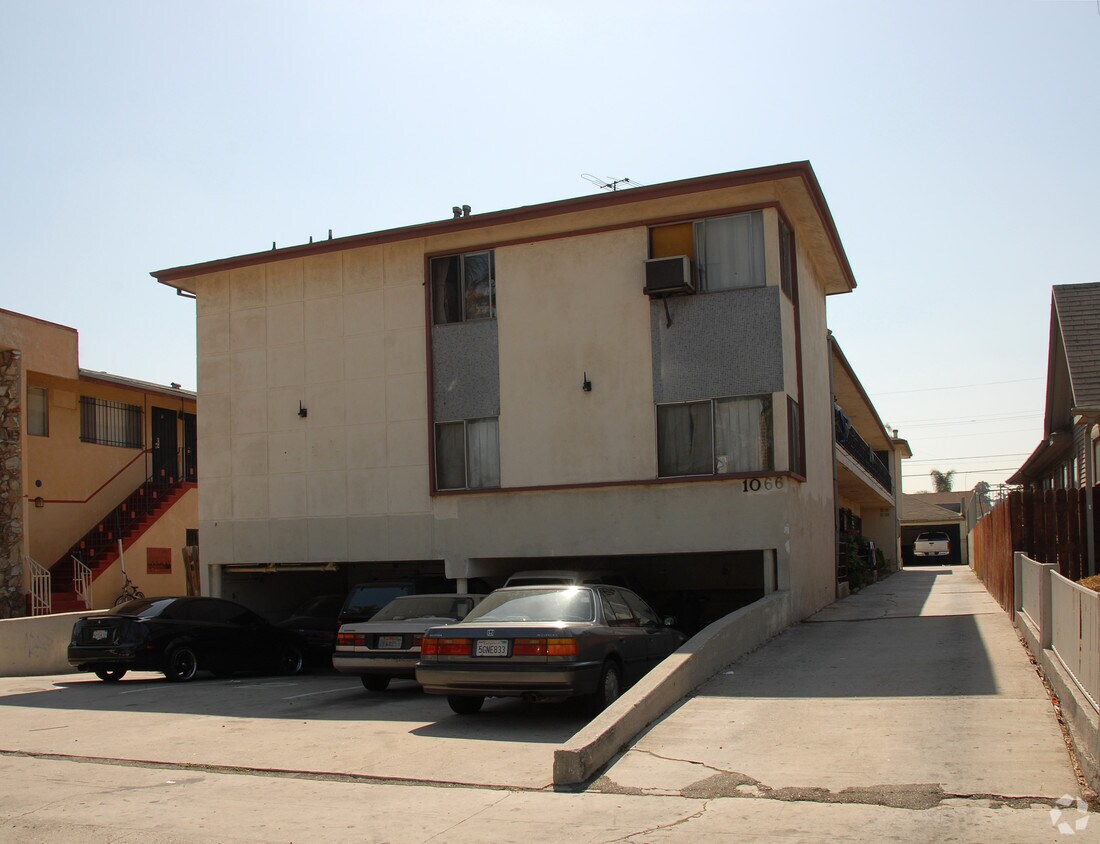 Foto principal - 1066 S Norton Ave