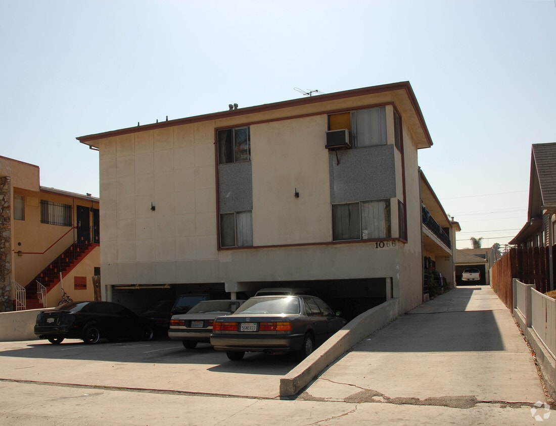 Primary Photo - 1066 S Norton Ave