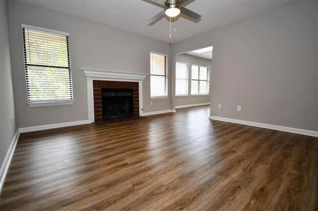 Building Photo - 1605 Huntingdon Chase