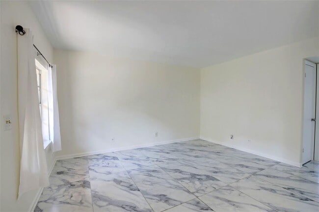 Foto del edificio - 1405 Miami Rd