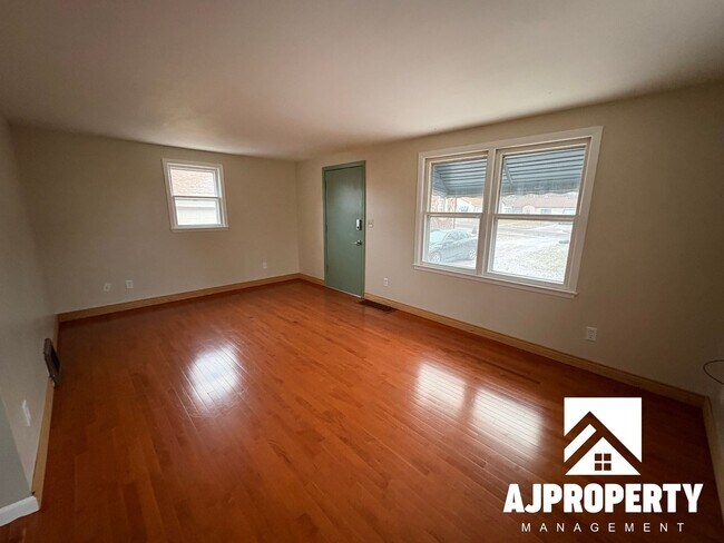 Foto del edificio - 1925 S Lake Ave