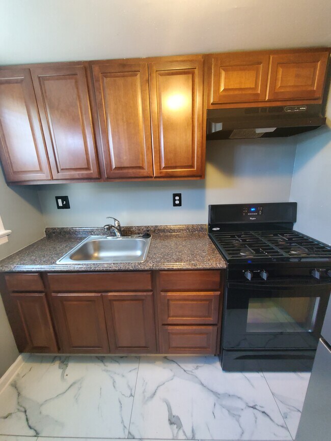 Cocina - 2427 Iverson St