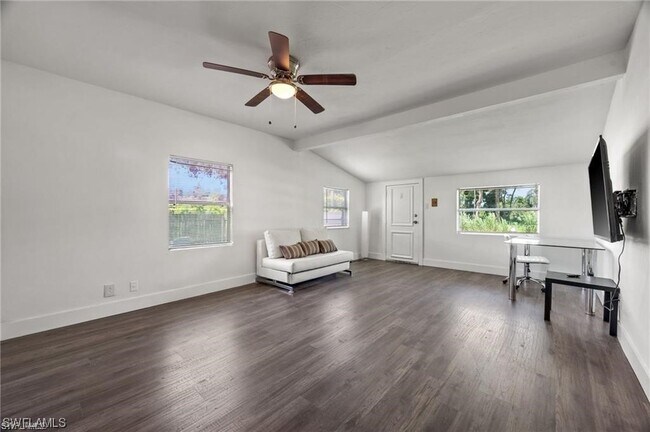 Building Photo - 2716 Winona Dr