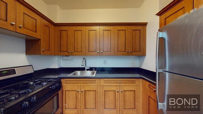 Foto del edificio - 330 W 45th St