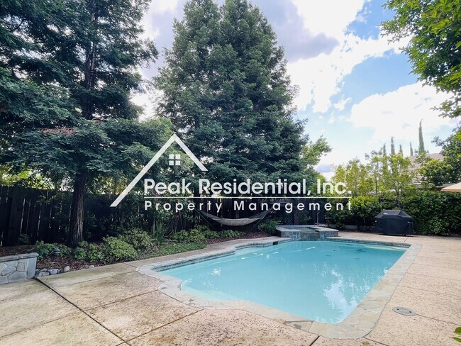 Foto del edificio - 4 br, 3 bath House - 981 Cameron Dr