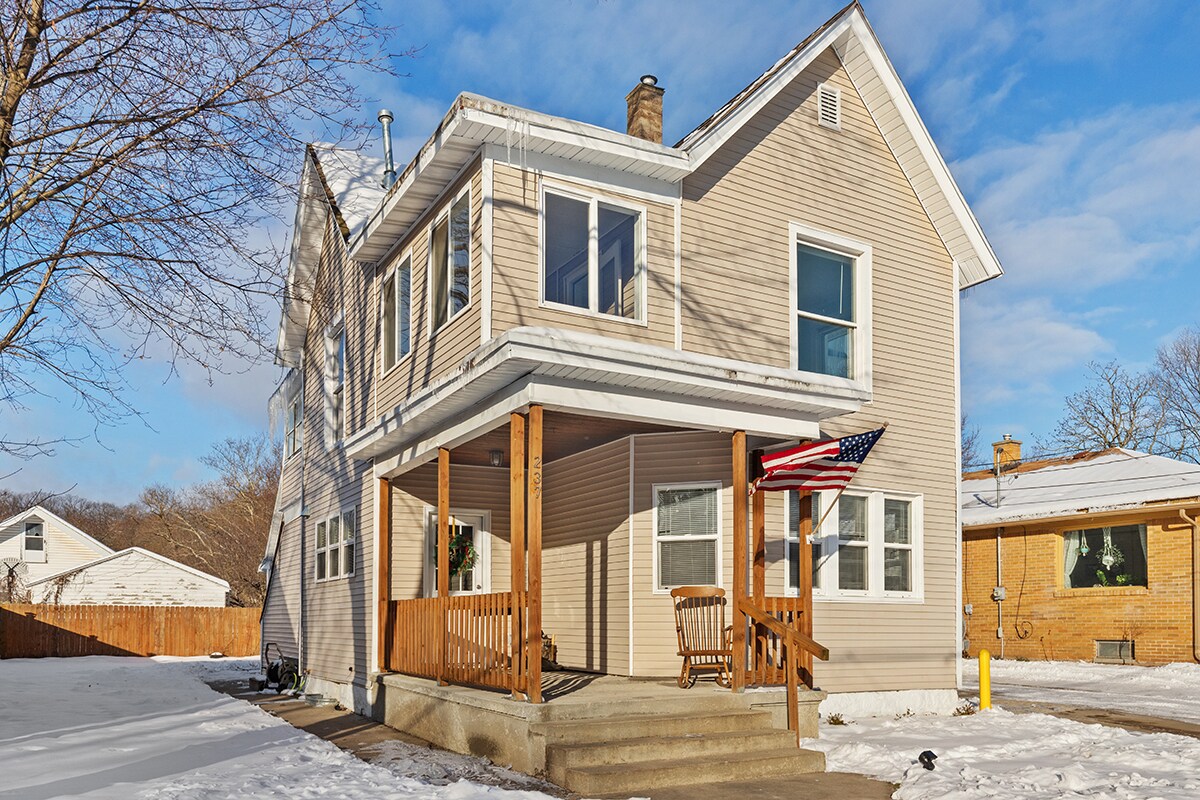 Primary Photo - 237-2 Ives Ave SW