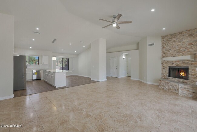 Foto del edificio - 501 E Desert Hills Estate Dr