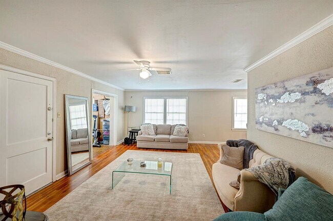 Building Photo - 4502 Larch Ln