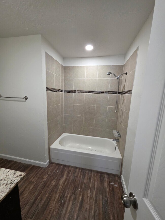 Building Photo - 4927 Tealgate Dr