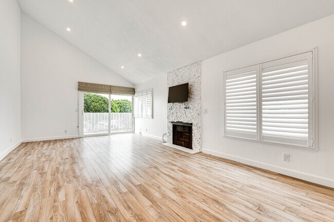 Foto del edificio - 955 E 3rd St