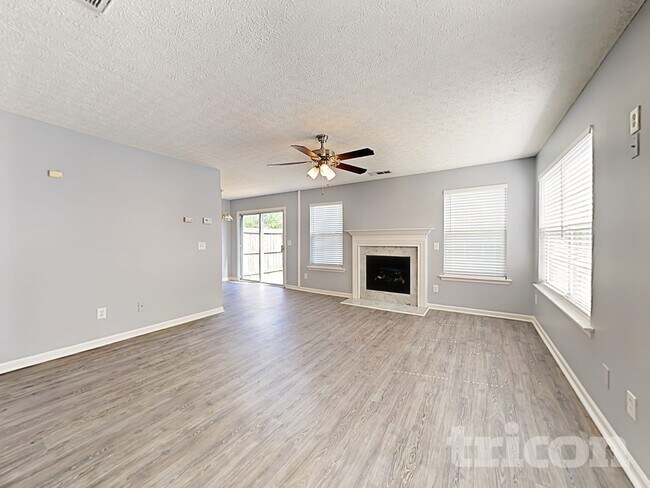 Foto del edificio - 202 Silver Ridge Dr