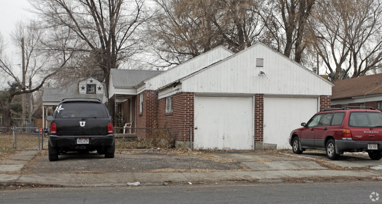 Building Photo - 436-440 E Lambourne Ave