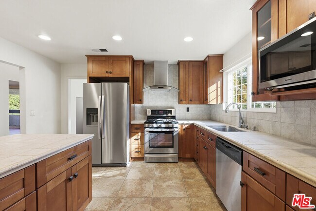 Foto del edificio - 4345 Canoga Ave