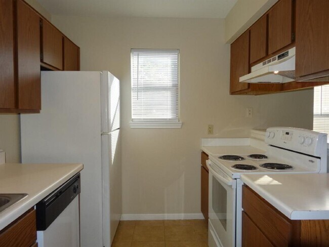 Building Photo - 3215 Hirschfield Rd