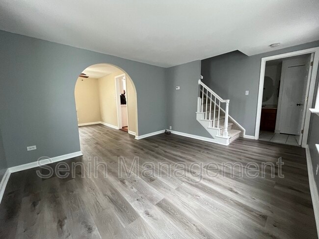 Building Photo - 2527 Hartline Dr