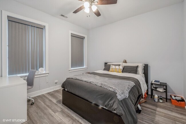 Foto del edificio - 1424 E 53rd St