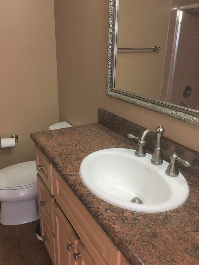 Foto principal - 27505 Tampa Ave