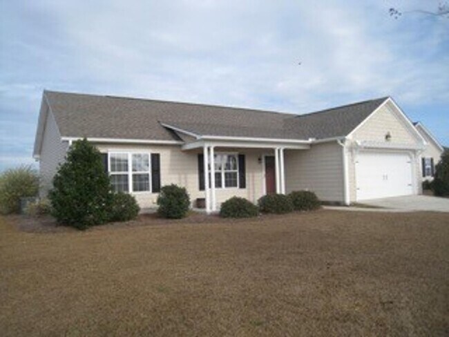 Foto del edificio - 3 Bedroom 2 Bath home with 2-car garage