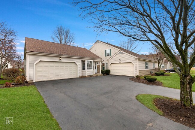 Building Photo - TOTALLY UPDATED  Gorgeous 2 Bed 1 Bath 2 C...