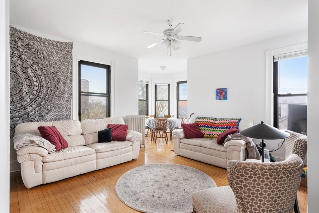 Building Photo - 60 Walnut St