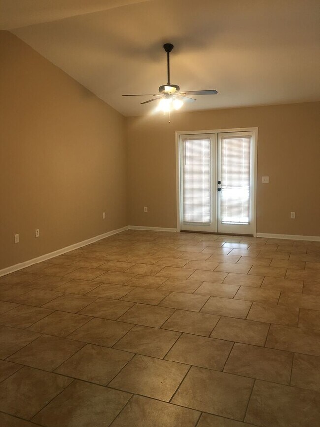 Foto del edificio - 132 Leeswood Cir