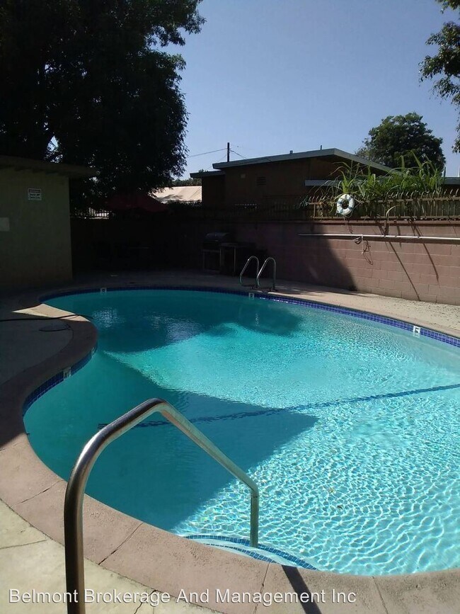 Foto del edificio - 6151-6163 Linden Ave