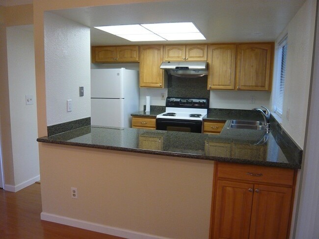 Building Photo - Remodeled 3 bedrooms, 2.5 bath plus one bo...