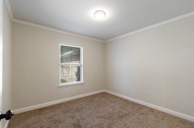 Building Photo - 4454 RIDGEVALE RD