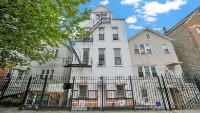 Building Photo - 1831 W 21st Pl