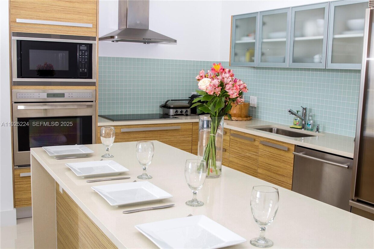 Foto principal - 2020 N Bayshore Dr