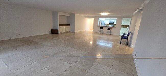Building Photo - 10660 Wilshire Blvd
