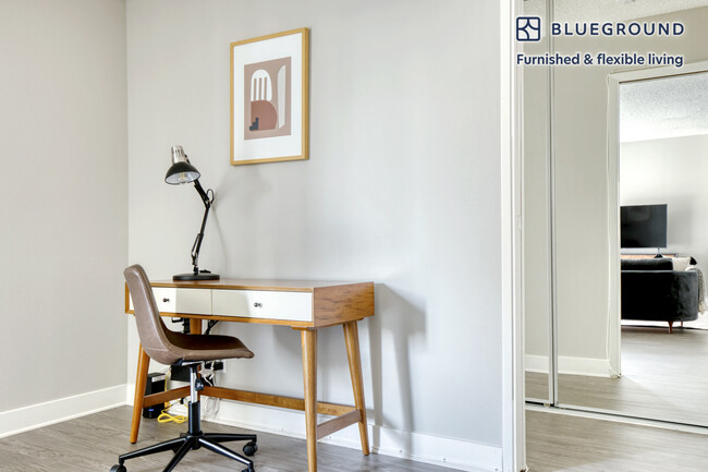 Foto del edificio - 700 N W Knoll Dr