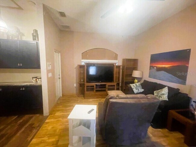 Foto del edificio - 6198 Kinlock Ave